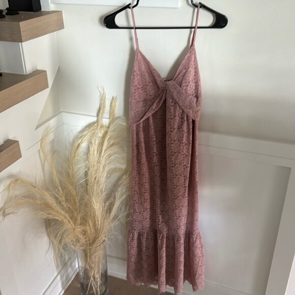 NSR Dresses & Skirts - NSR Lace Twist Front Dress Smocked Back Pink Dusty Rose